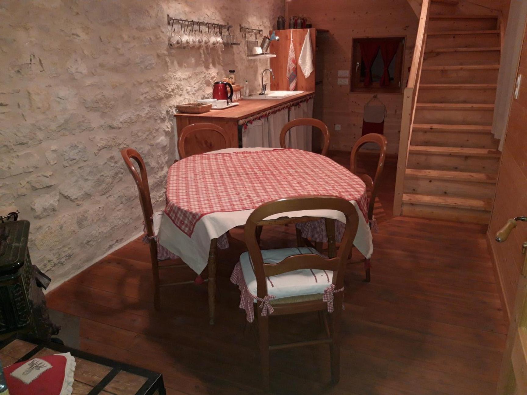 Valreley, Chambres Et Table D'Hotes Eco-Friendly Avec Bain Nordique Au Sud Du Massif Du Jura Champagne-en-Valromey Luaran gambar